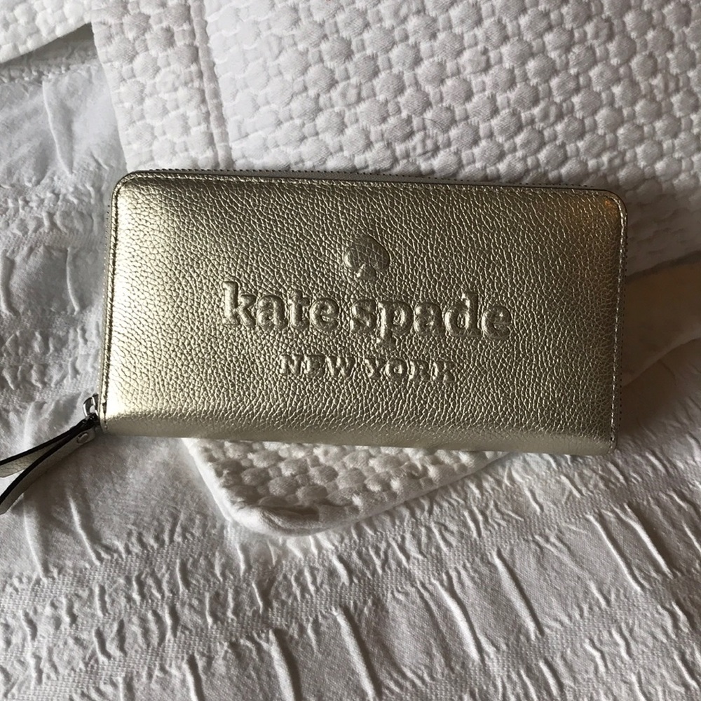 NWOT Kate Spade ♠️ Silver Embossed Wallet
